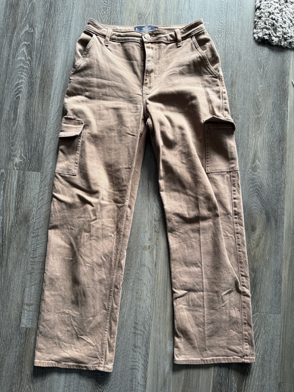 Hollister Women's Wide Leg Utility Cargo Pants in Beige-Tan